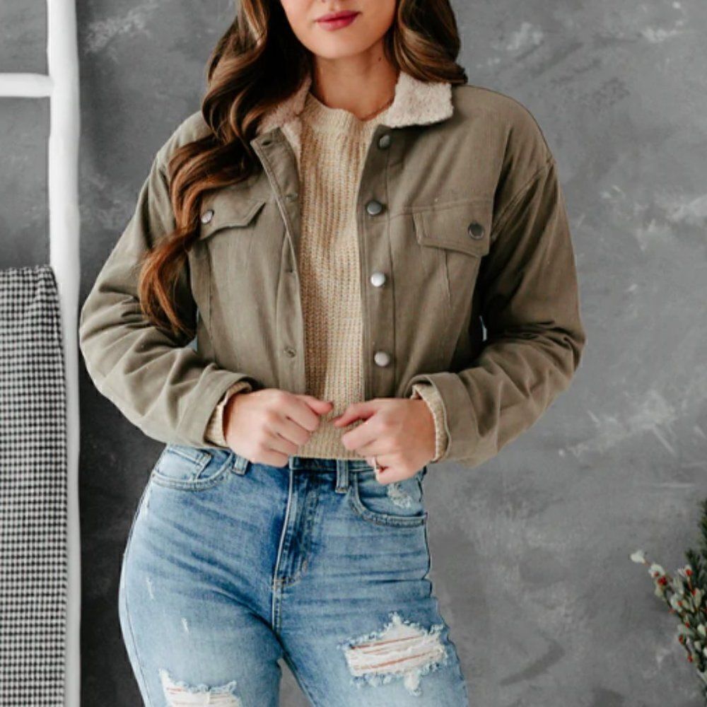15. HYFVE Cropped Sherpa Lined Corduroy Jacket Size M